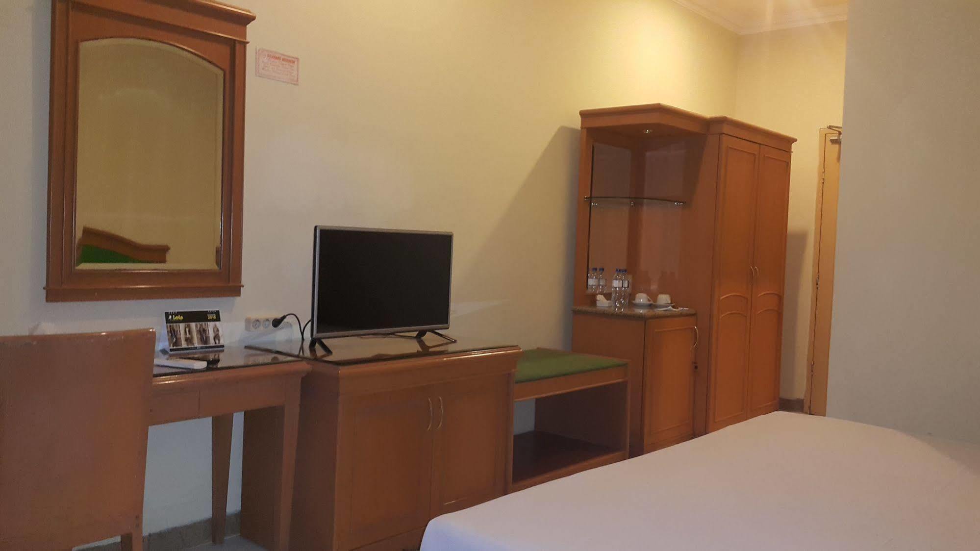 Hotel Maricaya Makassar Exterior photo