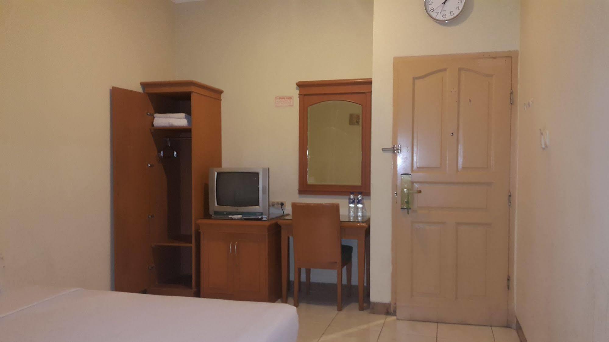 Hotel Maricaya Makassar Exterior photo